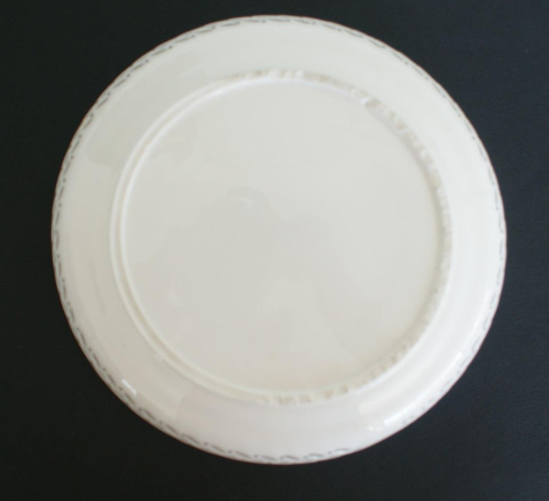 Assiette en porcelaine fine ajourée marquée CN 98. Provenance: par descendance de [...] - Bild 3 aus 4