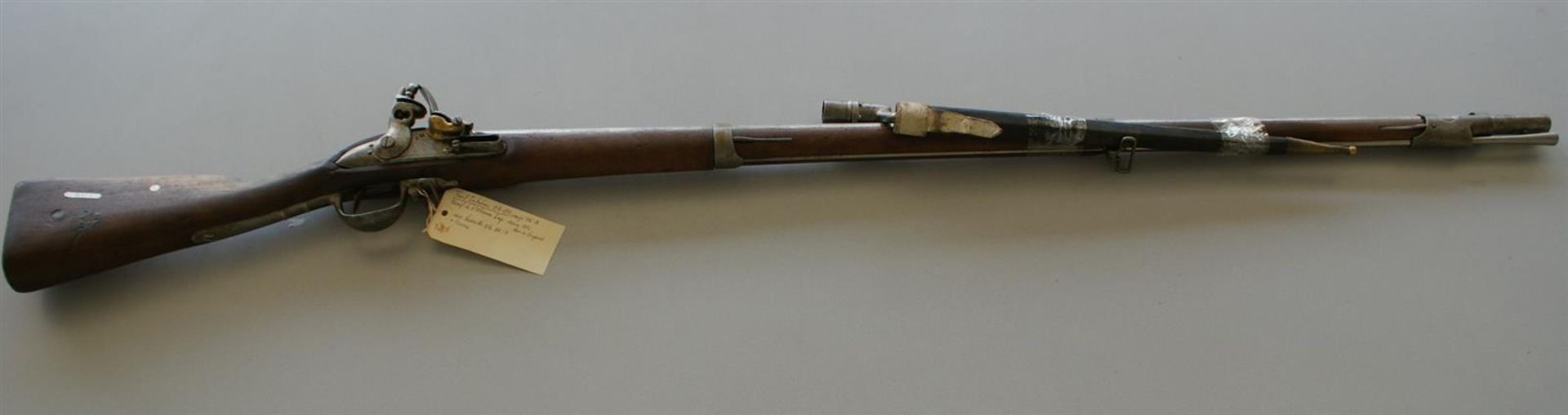 1 FUSIL infanterie modèle 1777 corrigé AN IX - Manufacture Impériale de St Etienne [...]