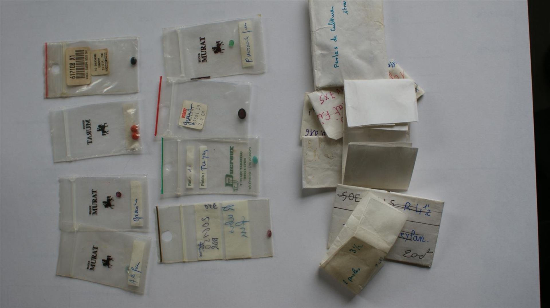 1 BOITE en métal contenant diverses pierres en sachets plastiques ou sous [...] - Bild 2 aus 2