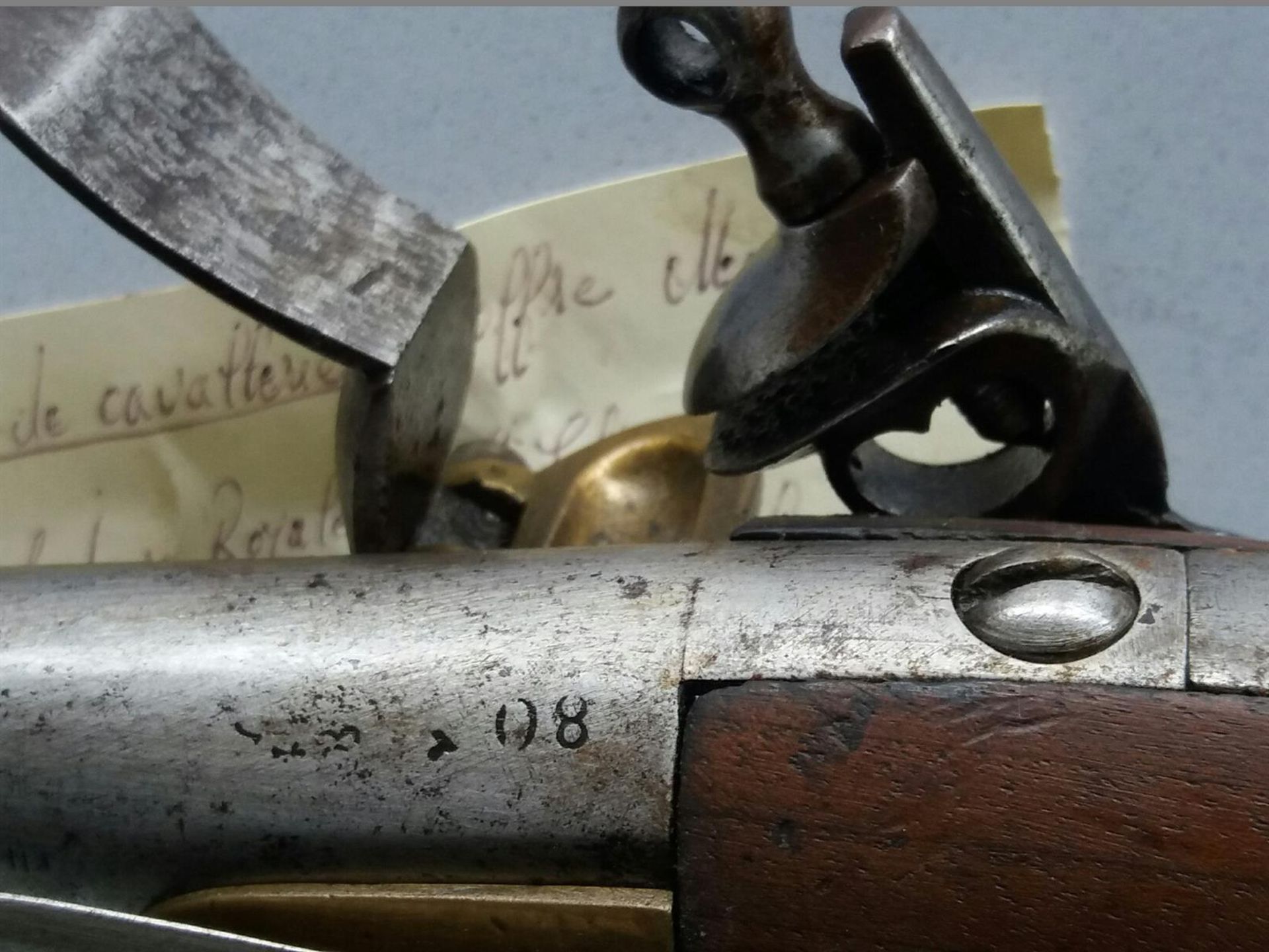 1 PISTOLET à coffre à silex Modèle 1777 de cavalerie - Poinçon L couronné, St [...] - Bild 4 aus 5