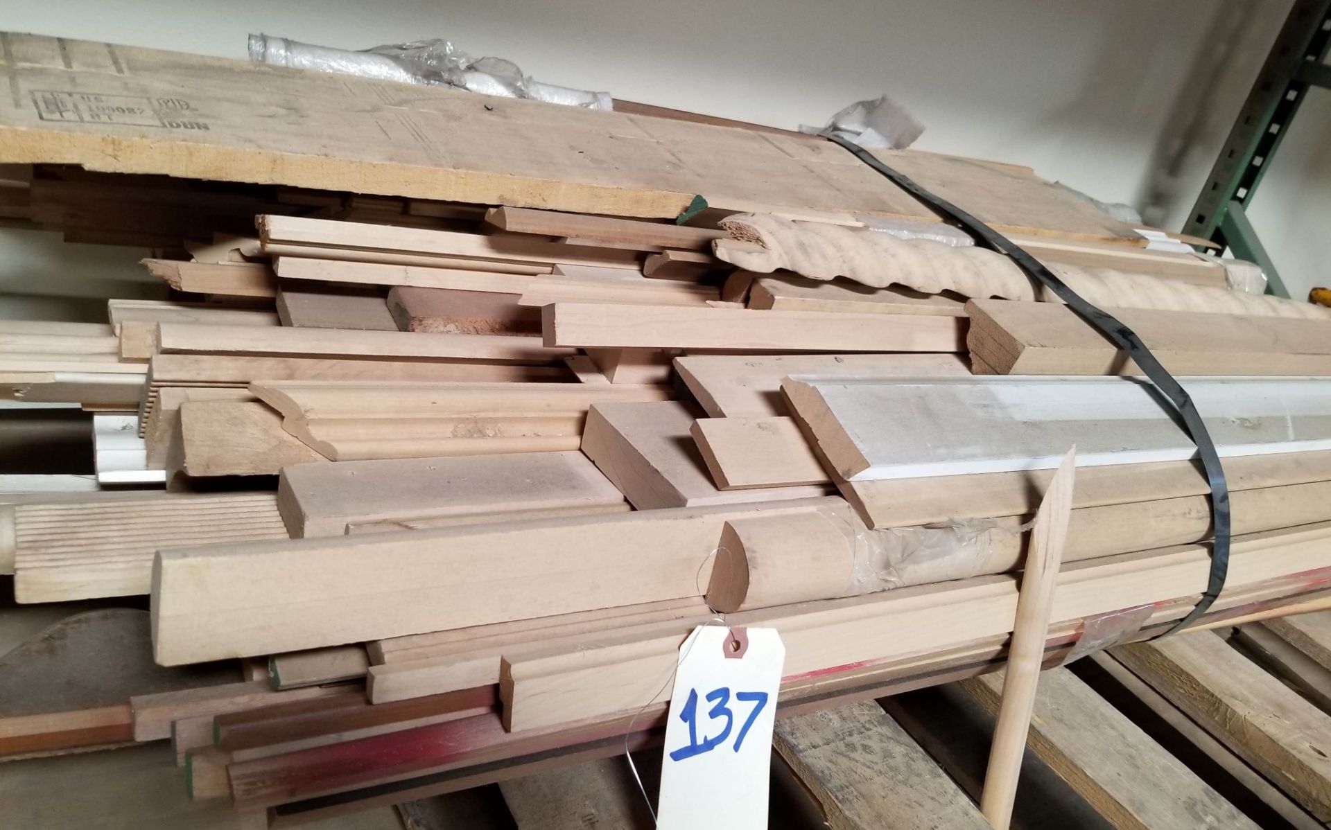 Pallet of Misc Mouldings - Bild 5 aus 5