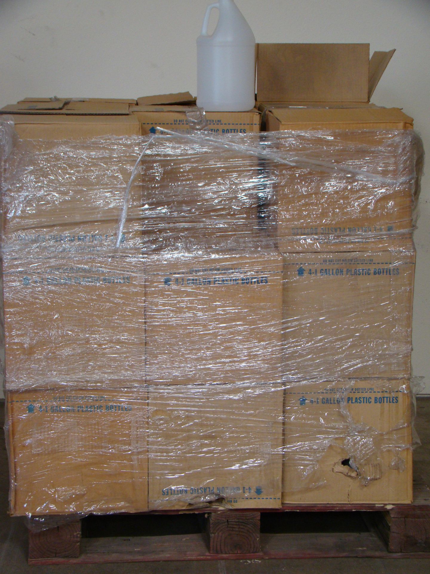 120 + 1 gallon Empty Plastic Bottles - 1 pallet