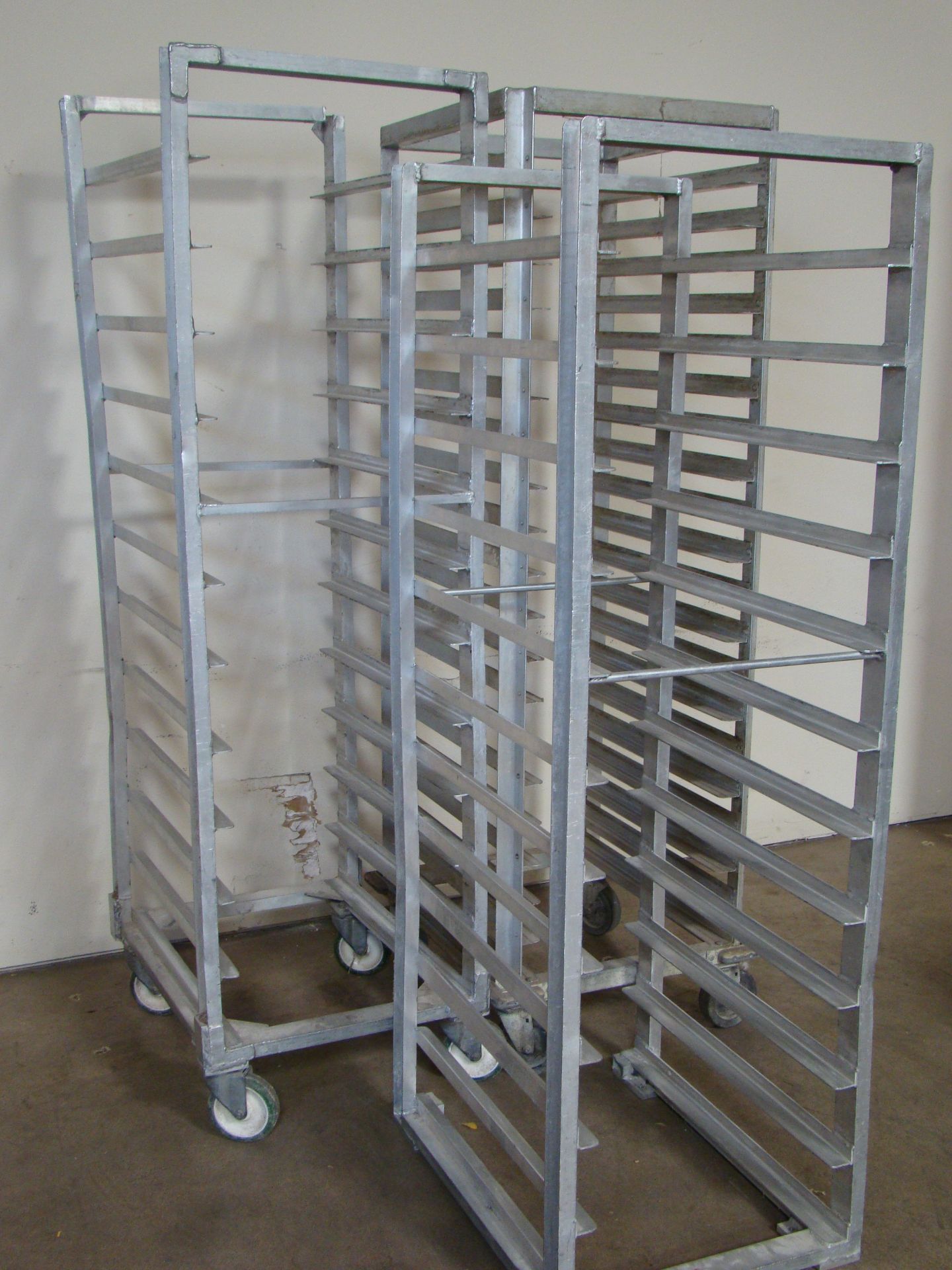 3 - Heavy Duty Aluminum Bakers Racks (2-20 shelves, 1-12 shelf) - Bild 2 aus 3