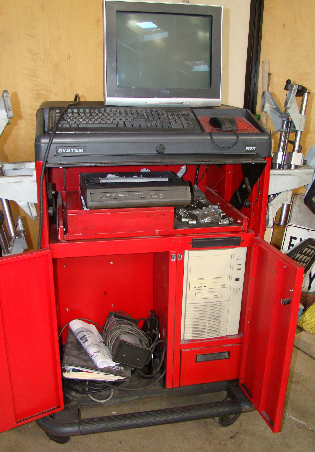 Hunter DSP400 Alignment Machine, 4-DSP 400 sensors, compter, & mobile cart on wheels - Image 4 of 11