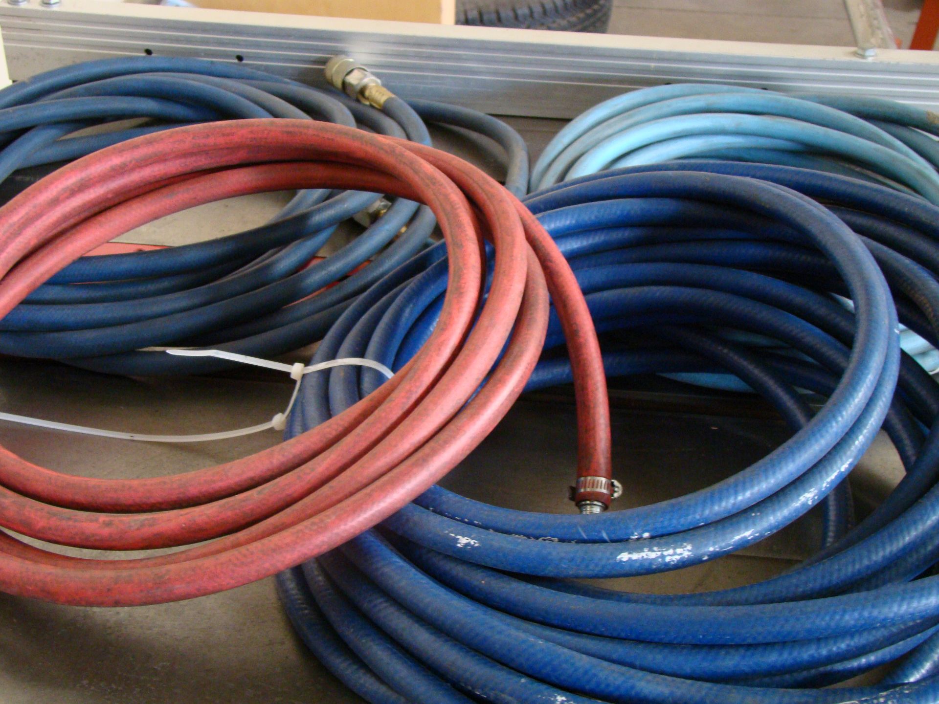 4 - Compressor Air Hoses-2 Blue, 1 lt blue, 1 red - Image 2 of 3