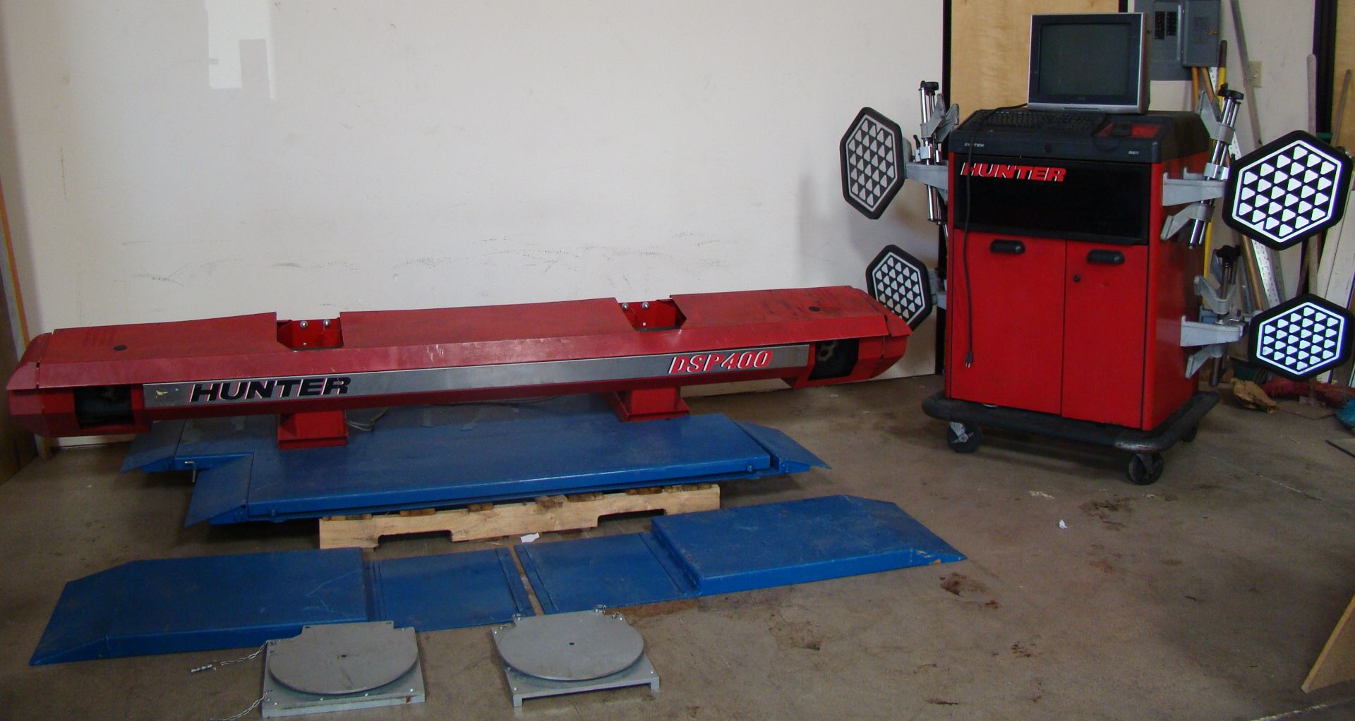 Hunter DSP400 Alignment Machine, 4-DSP 400 sensors, compter, & mobile cart on wheels
