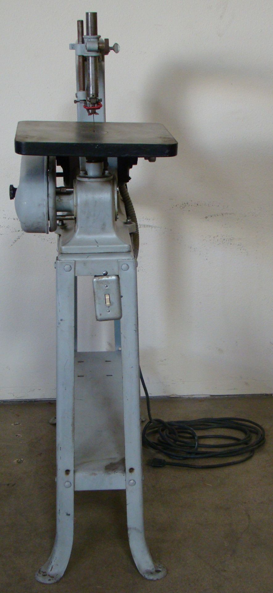 Delta Rockwell 24" Scroll Saw with Stand Model 1/8HP 115/230 Volt 1PH - Image 4 of 5