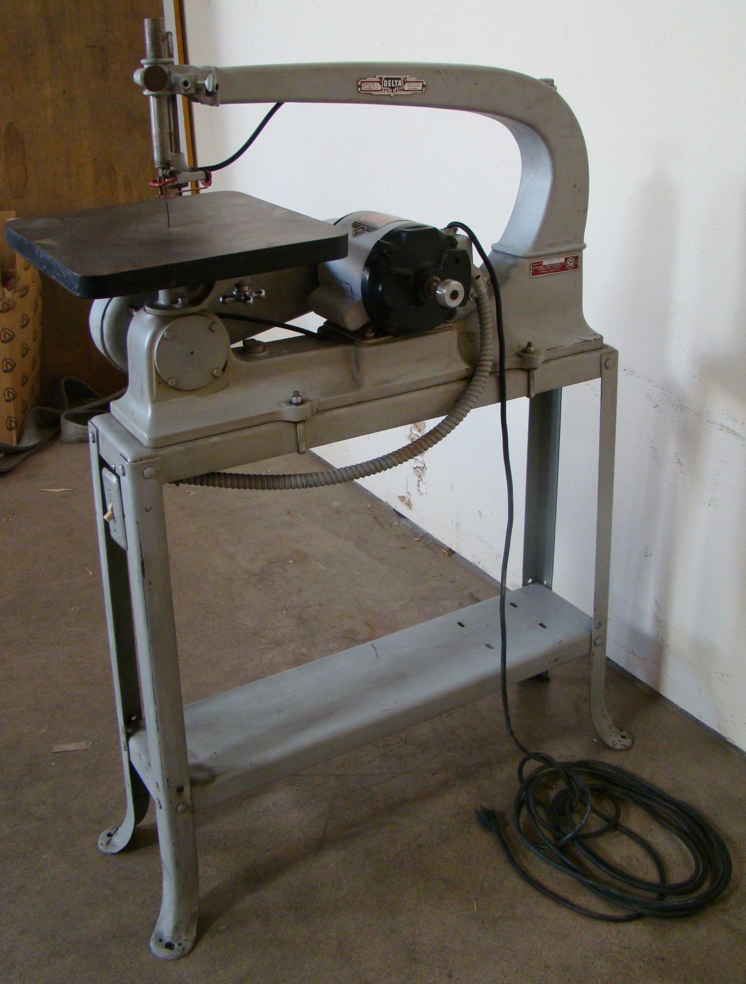 Delta Rockwell 24" Scroll Saw with Stand Model 1/8HP 115/230 Volt 1PH - Image 2 of 5