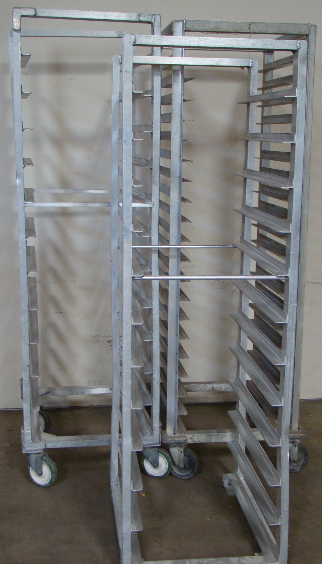 3 - Heavy Duty Aluminum Bakers Racks (2-20 shelves, 1-12 shelf) - Bild 3 aus 3