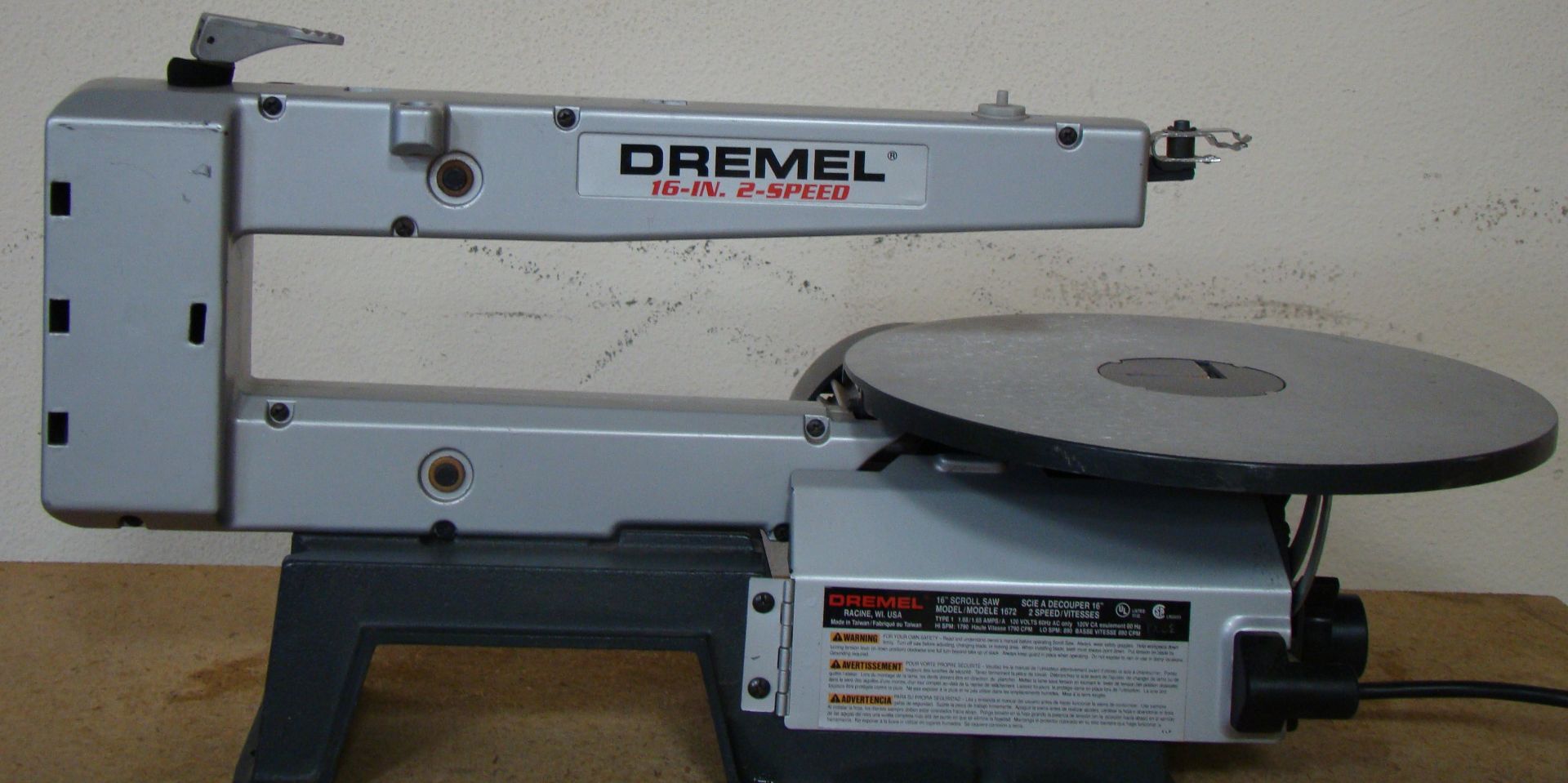 Dremel 16" 2-speed Scroll Saw Model #1672, 120 Volt