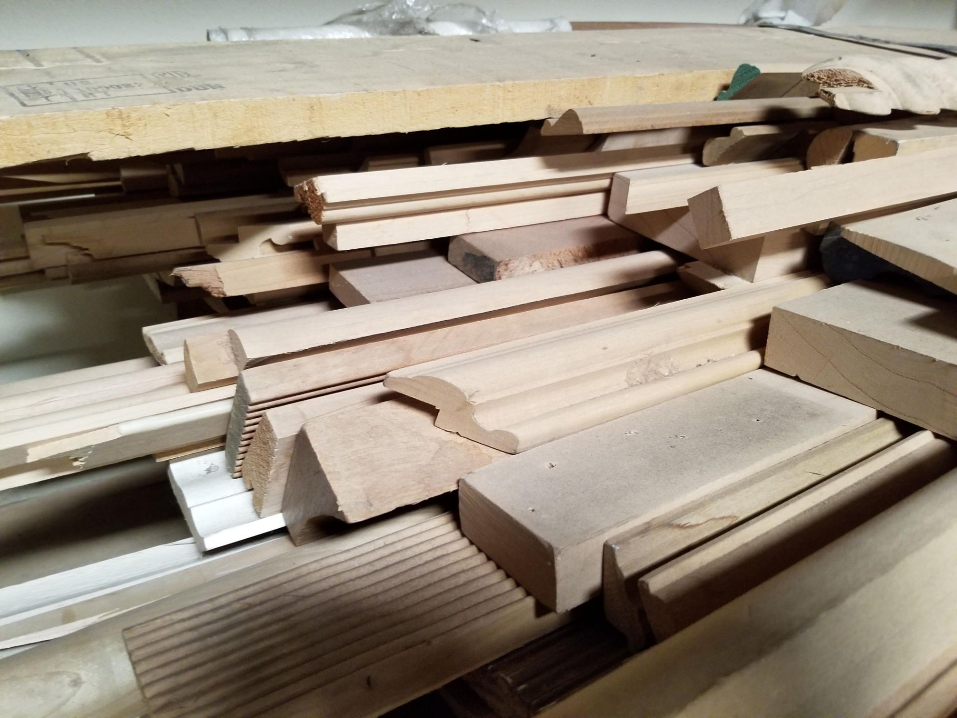 Pallet of Misc Mouldings - Bild 2 aus 5