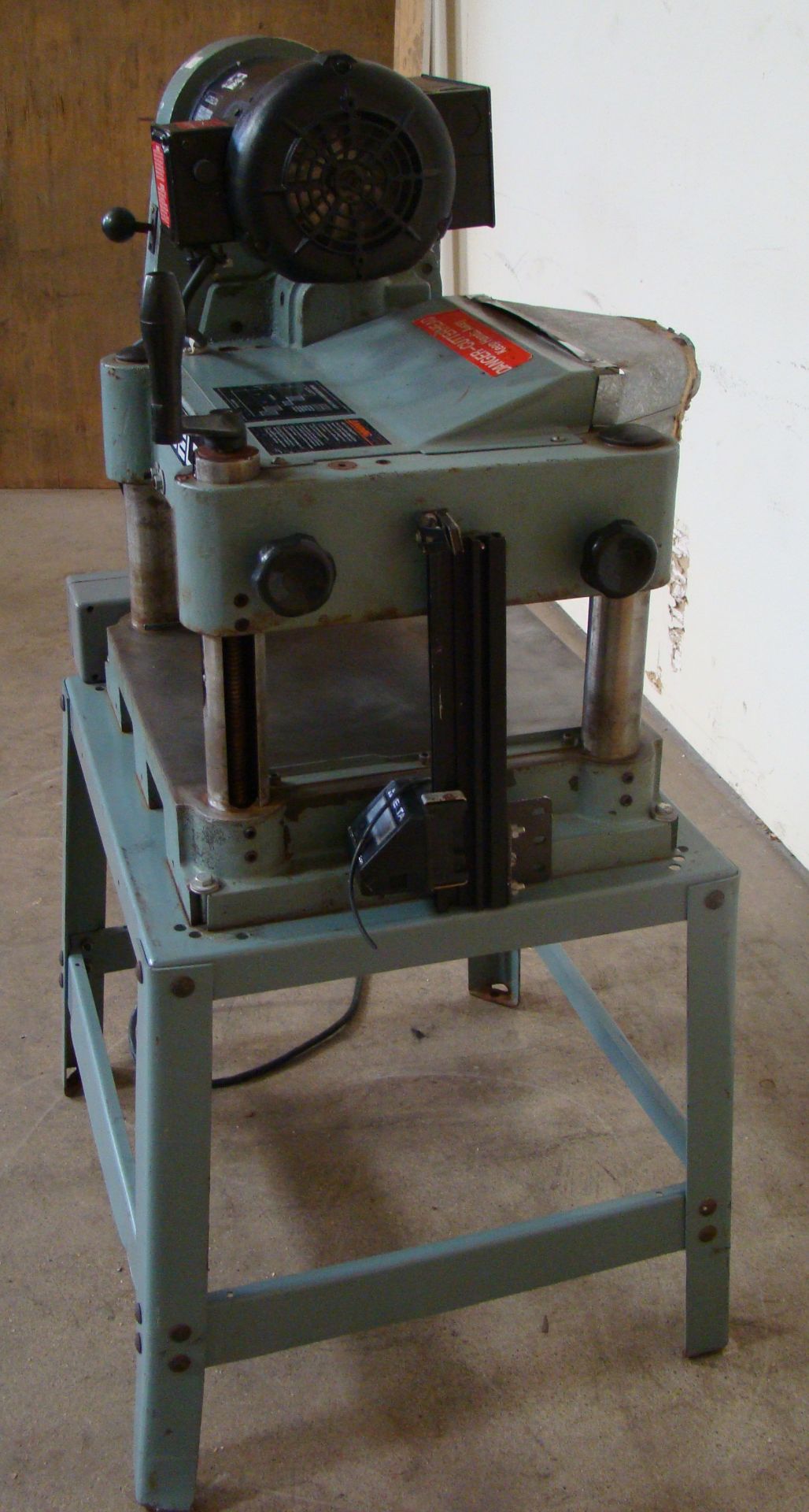 Delta 13" Wood Planer Model 22-660 2HP 220 Volt 1PH - Image 2 of 5