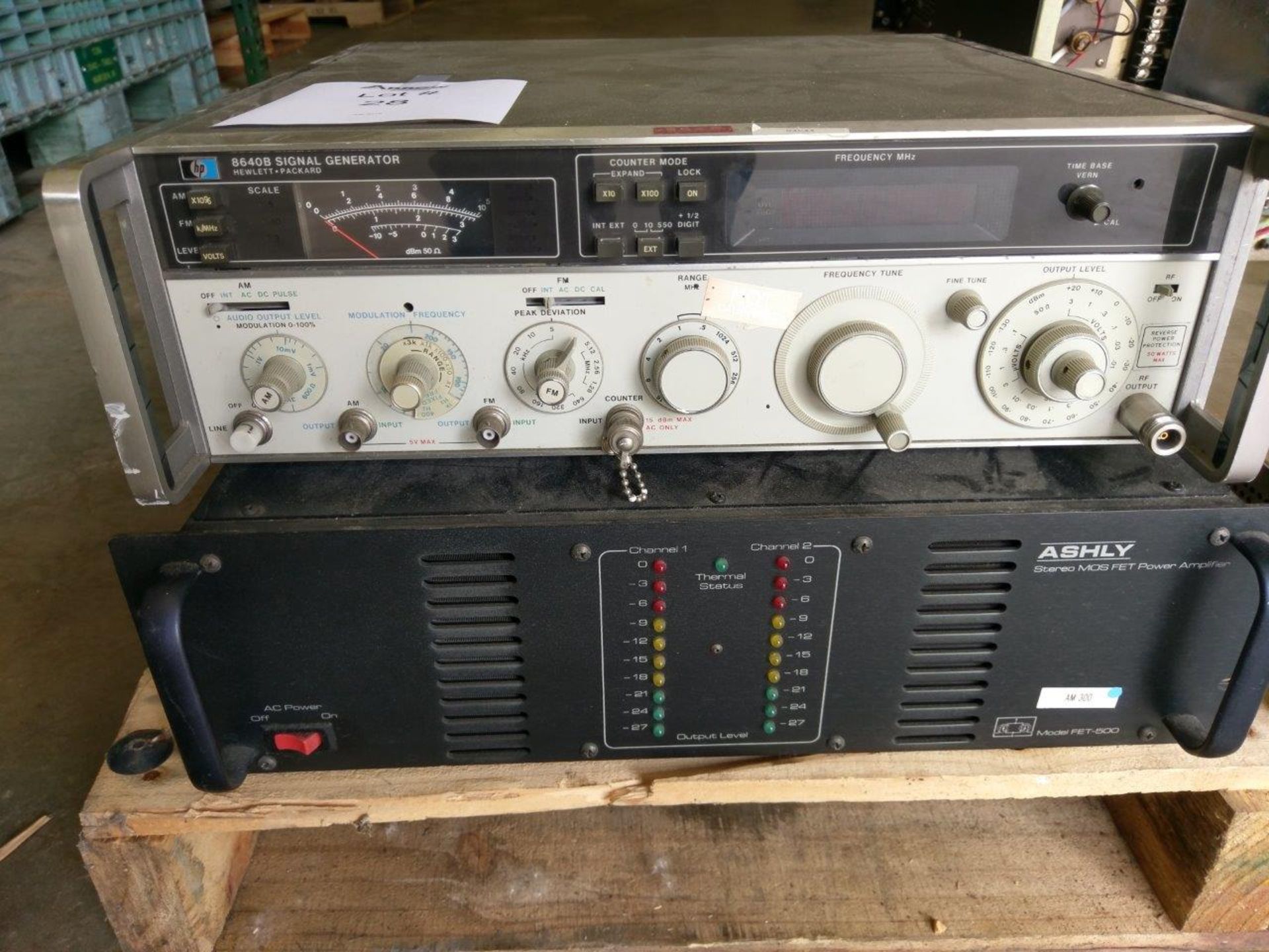 Lot of (1) HP 8640B Signal Generator and (1) Ashly Stereo Power Amplifier Model FET500 - Image 2 of 5