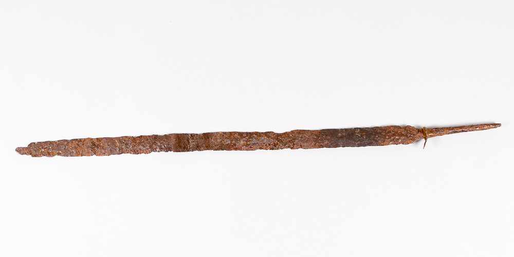 Medieval Iron SwordMedieval iron sword, rusty demages handgrip missing possibly celtic periode.