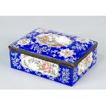 Large enamel BoxLarge enamel box, with one lid rectangular shape with painted reserves of a family