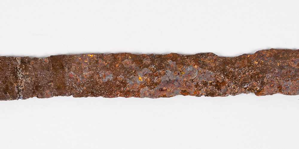 Medieval Iron SwordMedieval iron sword, rusty demages handgrip missing possibly celtic periode. - Image 2 of 3