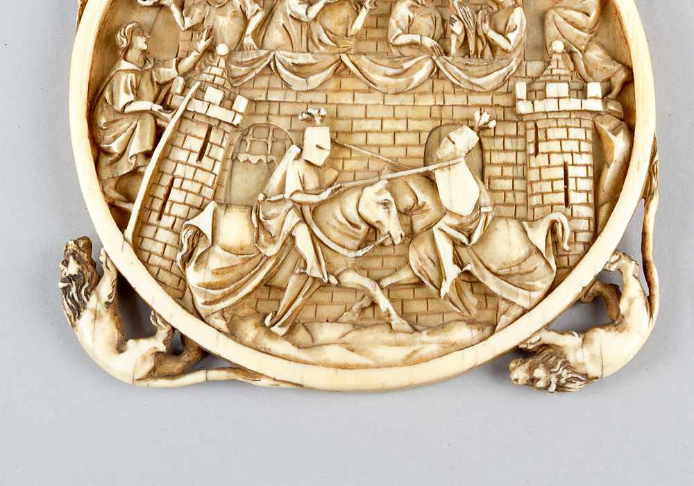 Medieval particular Ladies MirrorGothique ladies mirror,” la siege du chateau d amour “, I carved in - Image 2 of 3