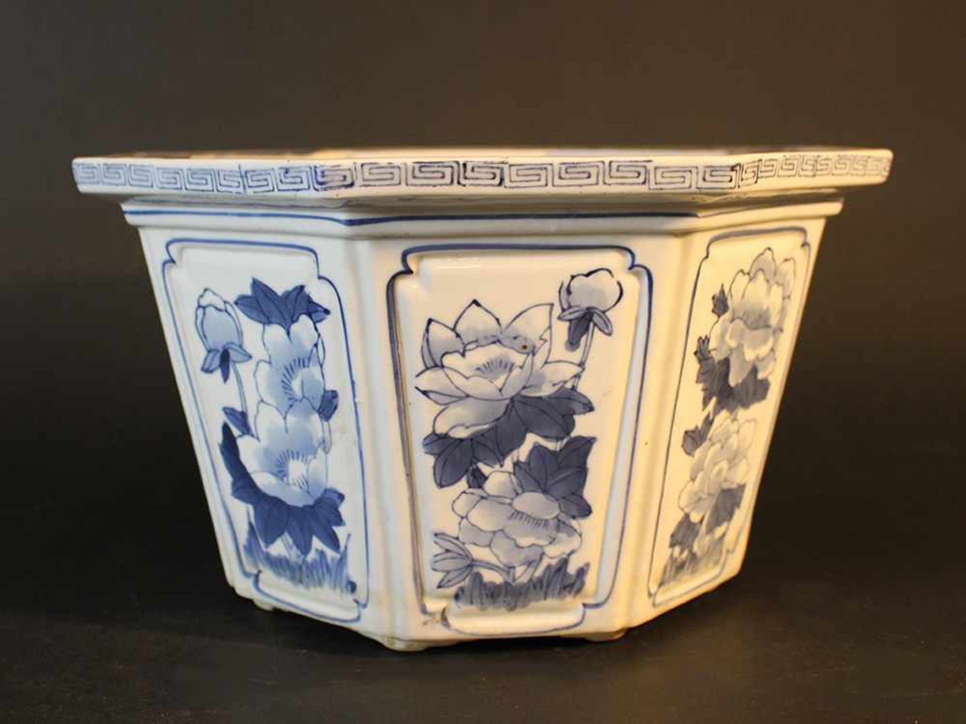Asian porcelain Pot, Qing Dynasty30cmThis is a timed auction on our German portal lot-tissimo.com. - Bild 2 aus 3