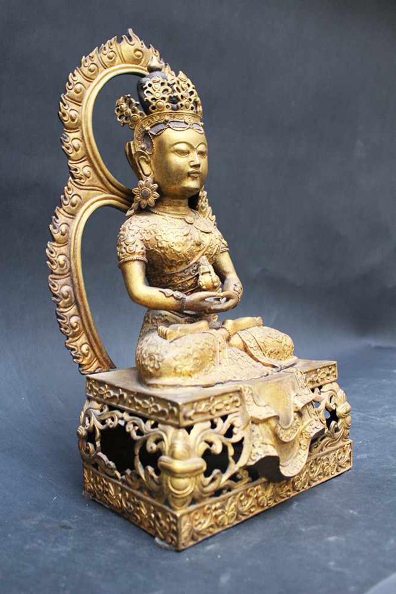 Guanyin, Bronze gilded, Qing Dynasty30cmThis is a timed auction on our German portal lot-tissimo. - Bild 2 aus 3