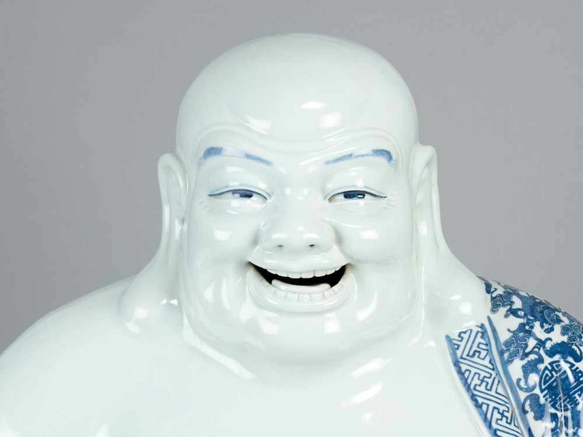 Large Chinese Porcelain Buddha , Qing Dynasty60cmThis is a timed auction on our German portal lot- - Bild 3 aus 3