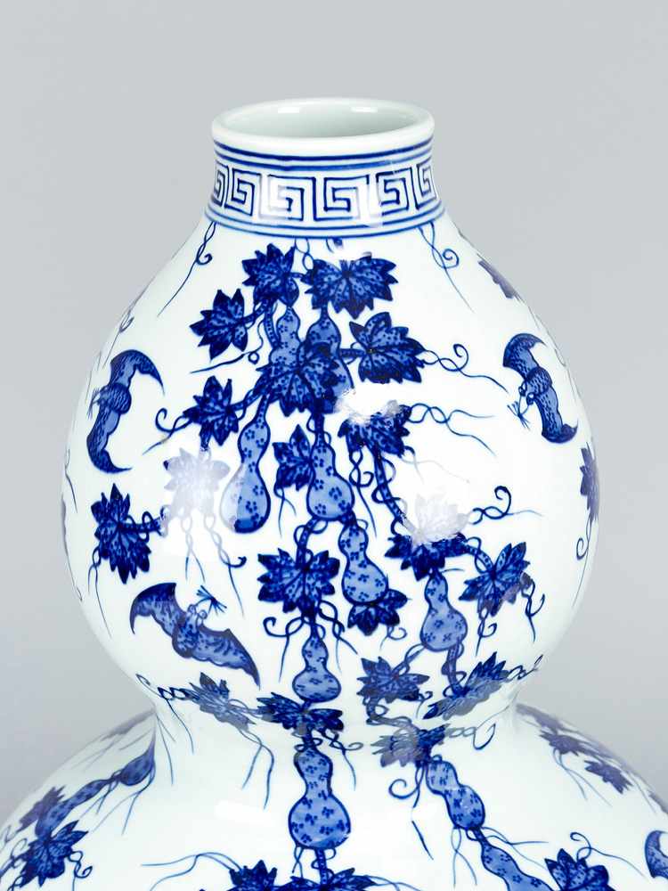 Chinese Vase, Porcelain. Qing Dynasty45cmThis is a timed auction on our German portal lot-tissimo. - Image 2 of 3