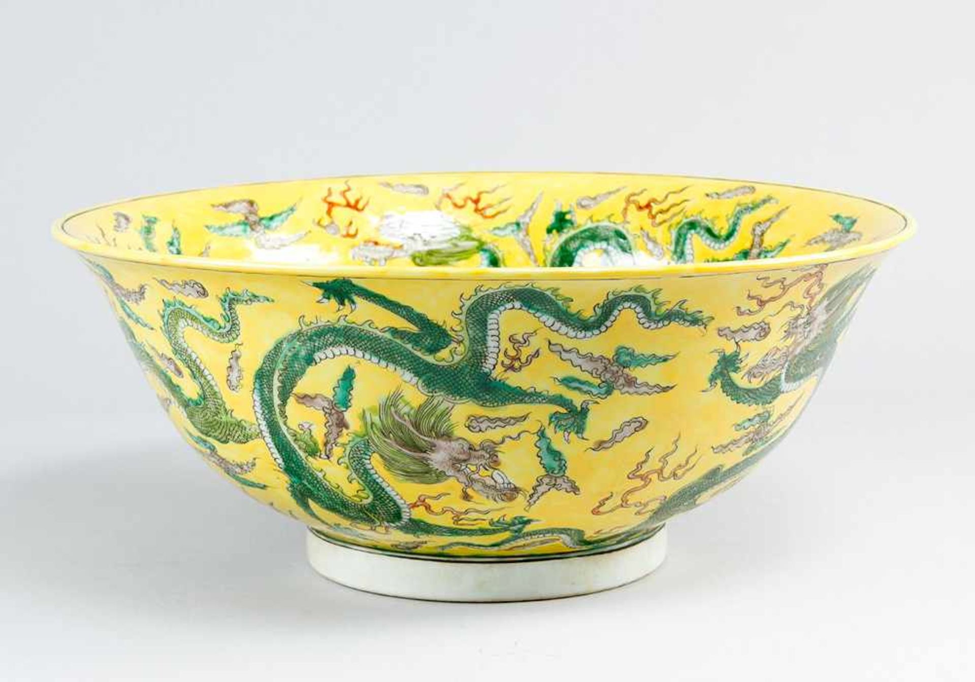 Chinese Porcelain Bowl,Qing Dynasty20x34cmThis is a timed auction on our German portal lot-tissimo.