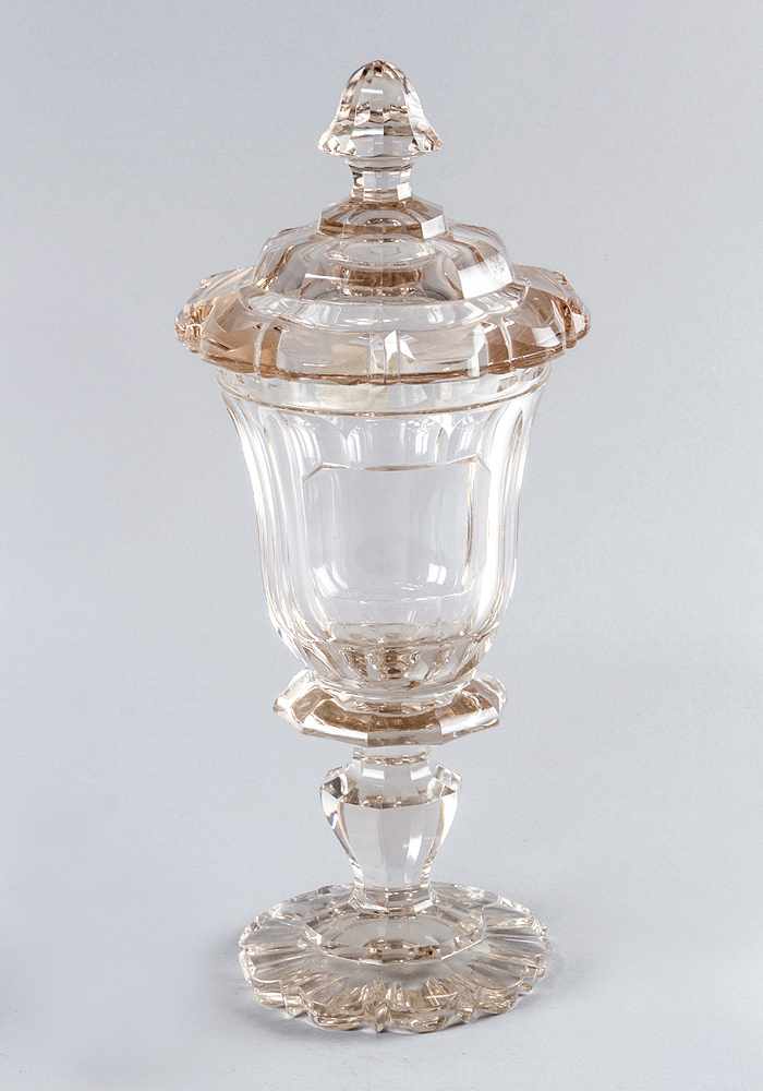 Bohemian transparent sliced glass goblet , lid, 19. century35cmThis is a timed auction on our German