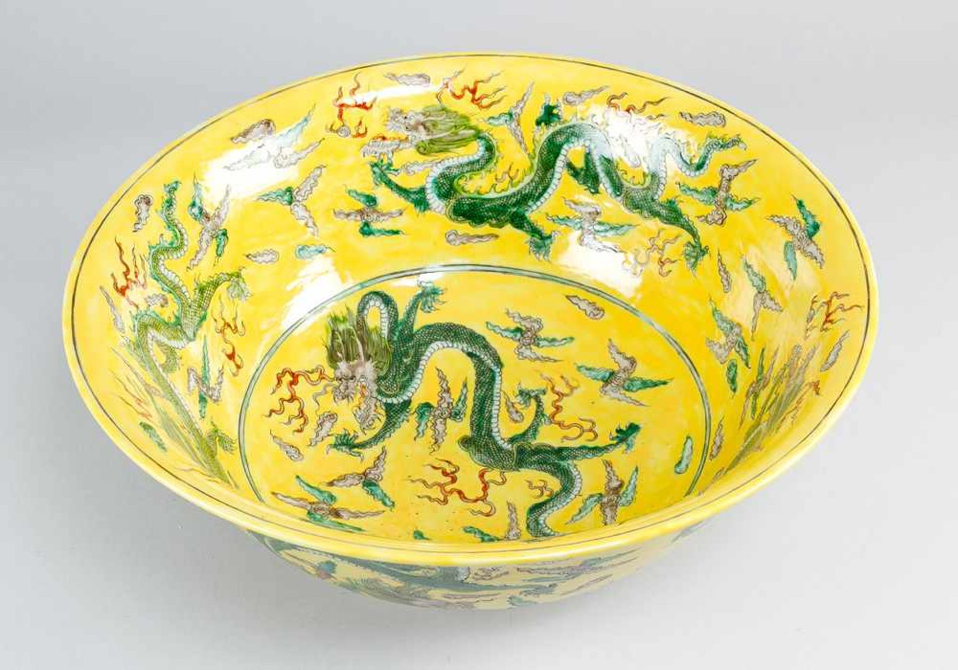 Chinese Porcelain Bowl,Qing Dynasty20x34cmThis is a timed auction on our German portal lot-tissimo. - Bild 2 aus 3