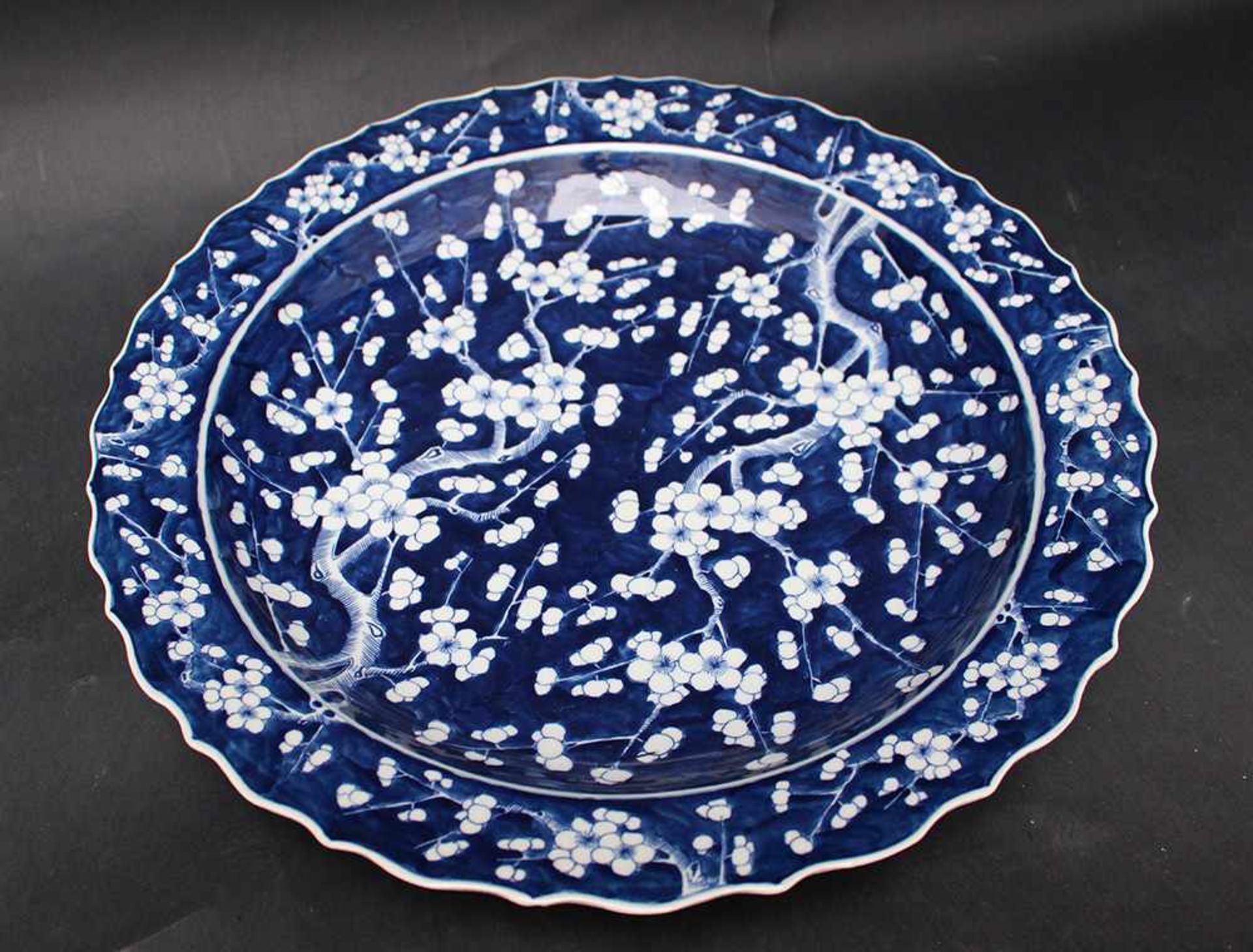 Chinese Porcelain Plate painted,Qing Dynasty40cmThis is a timed auction on our German portal lot-