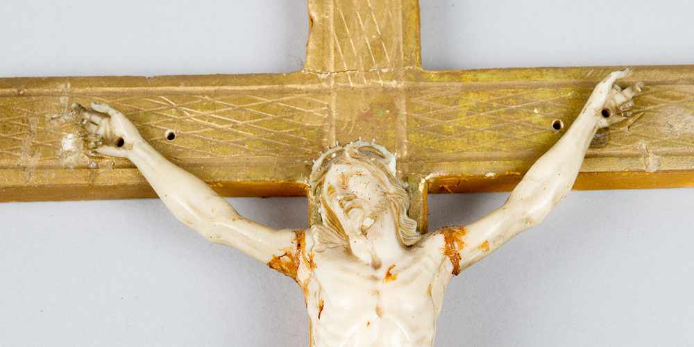 Small cross, I carved, wood gilded,19.century30 cmThis is a timed auction on our German portal lot- - Image 2 of 3