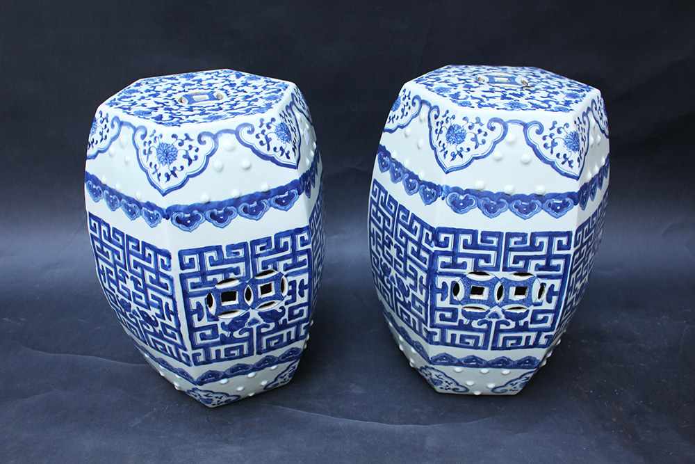 Two Chinese Garden seats ,porcelain Qing Dynasty50 cmThis is a timed auction on our German portal