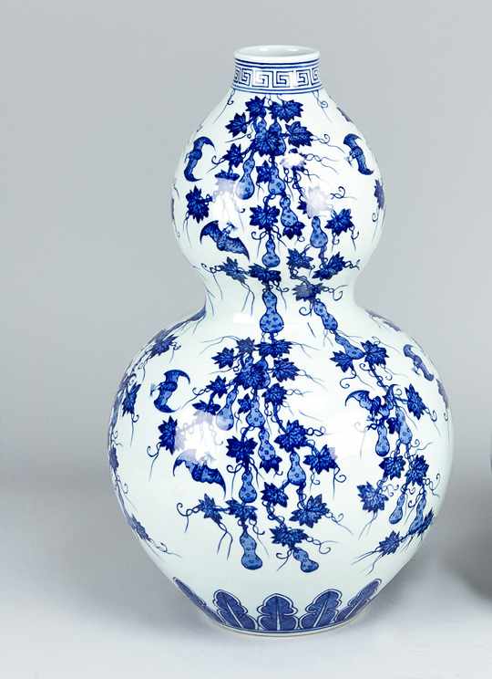 Chinese Vase, Porcelain. Qing Dynasty45cmThis is a timed auction on our German portal lot-tissimo.