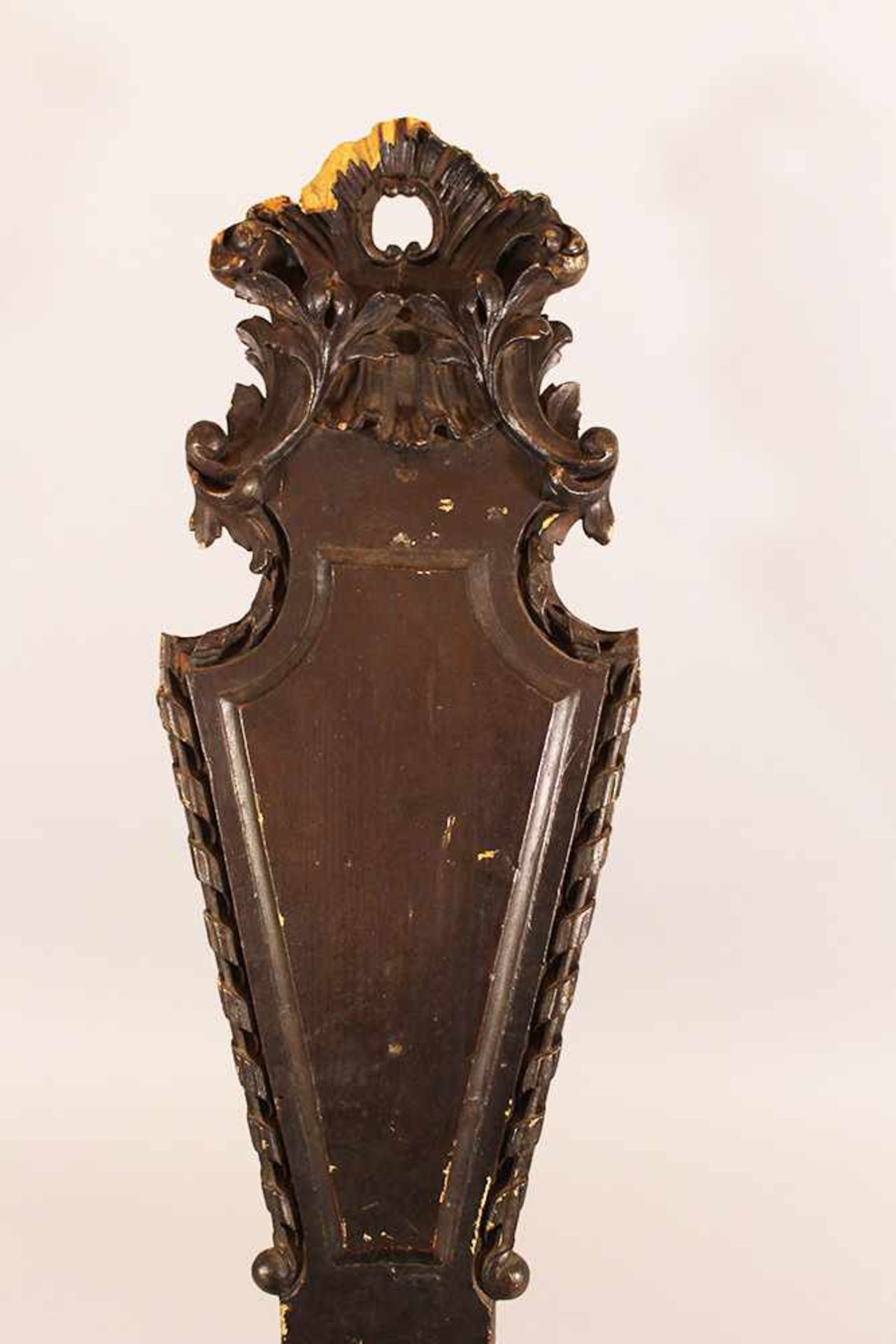 board chair, carved,lacquered,18. CenturyThis is a timed auction on our German portal lot-tissimo. - Bild 2 aus 3