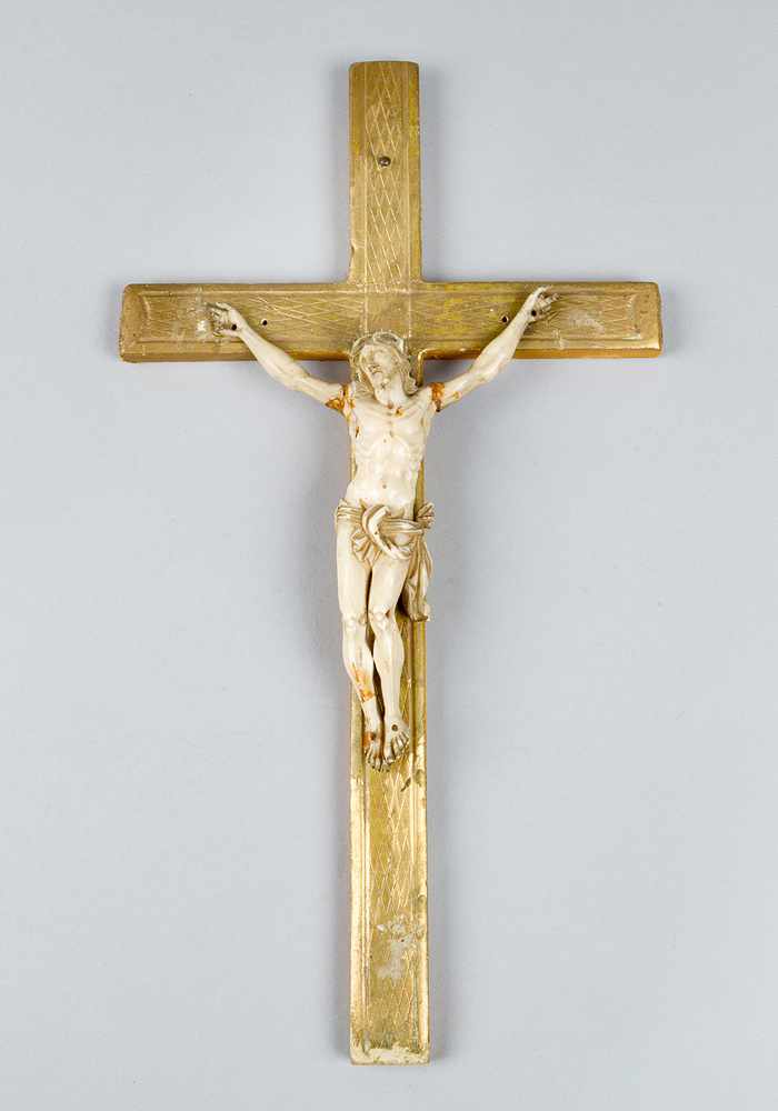 Small cross, I carved, wood gilded,19.century30 cmThis is a timed auction on our German portal lot- - Image 3 of 3