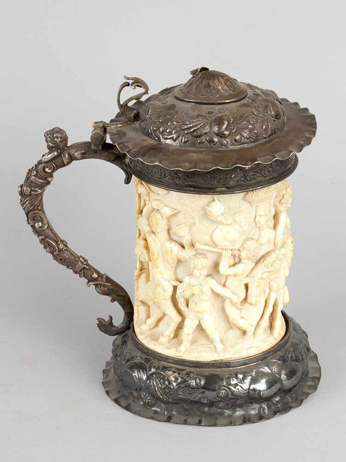 German tankard with silver mounted feed top lid and handgrip, chased and engraved with fruits, - Bild 2 aus 3
