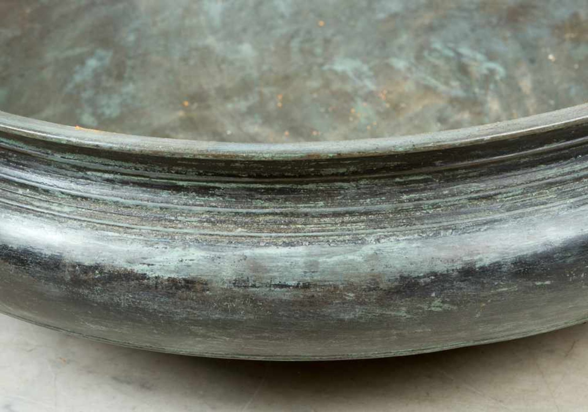 Large bronze bowl. Round bow shape with thinner neck and two open work side-grips with - Bild 3 aus 3