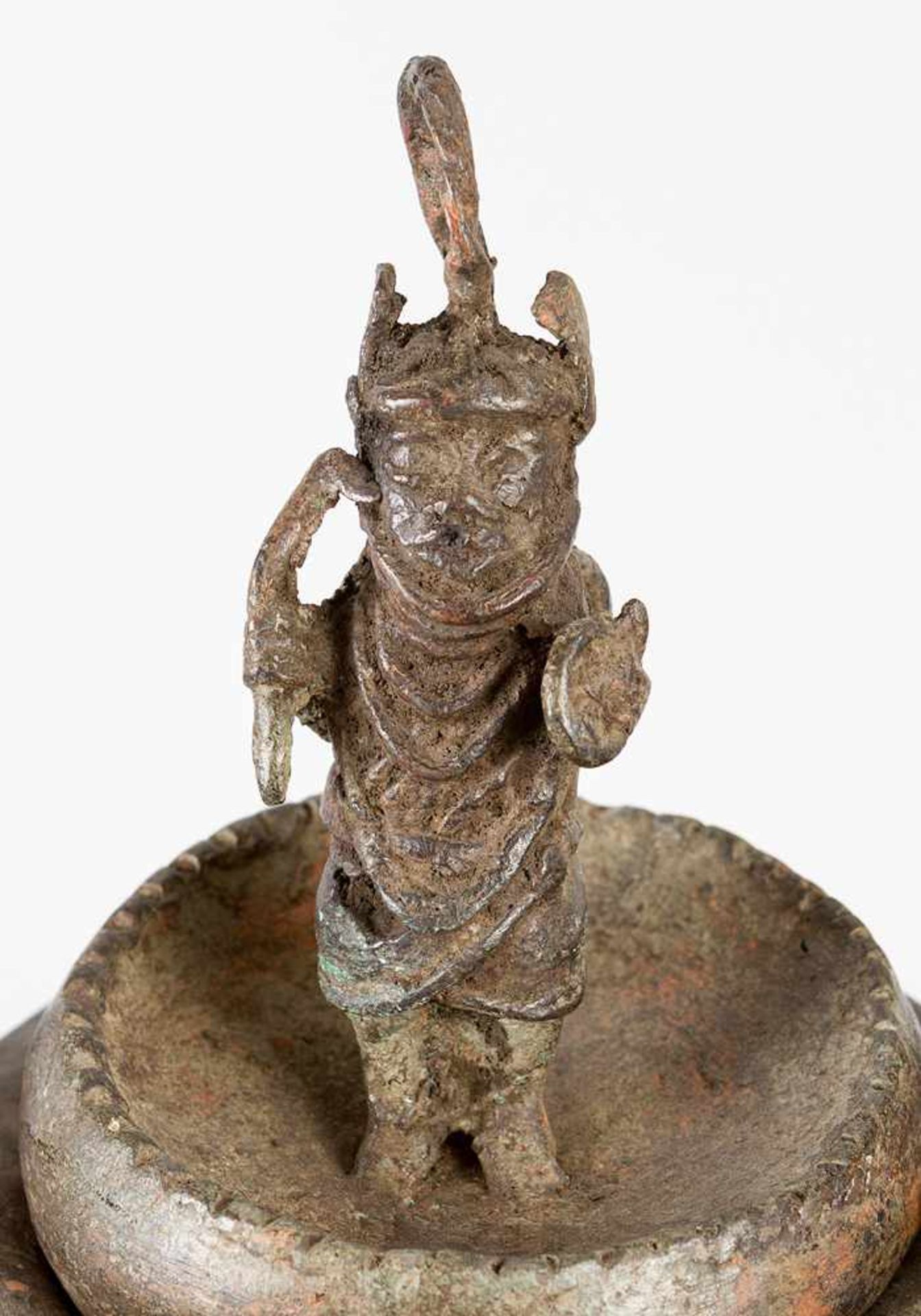 African Bronze Pot. Cylindrical shape with one lid and figural decorations. Bronze cast with - Bild 2 aus 3