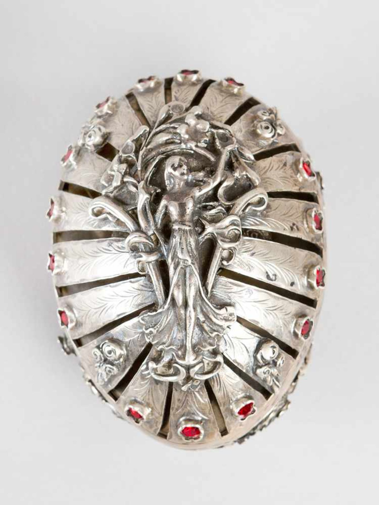 Russian silver egg. Egg-shape with open work lid. In the centre a elegant lady with flowers - Bild 2 aus 3