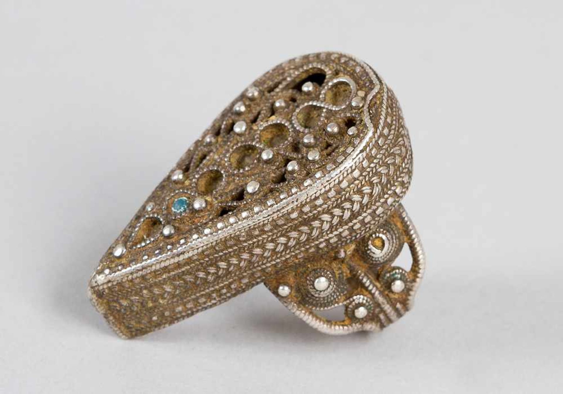 Three Kazakh silver rings of different size and shape. Richly decorated with open work, ornaments - Bild 3 aus 3