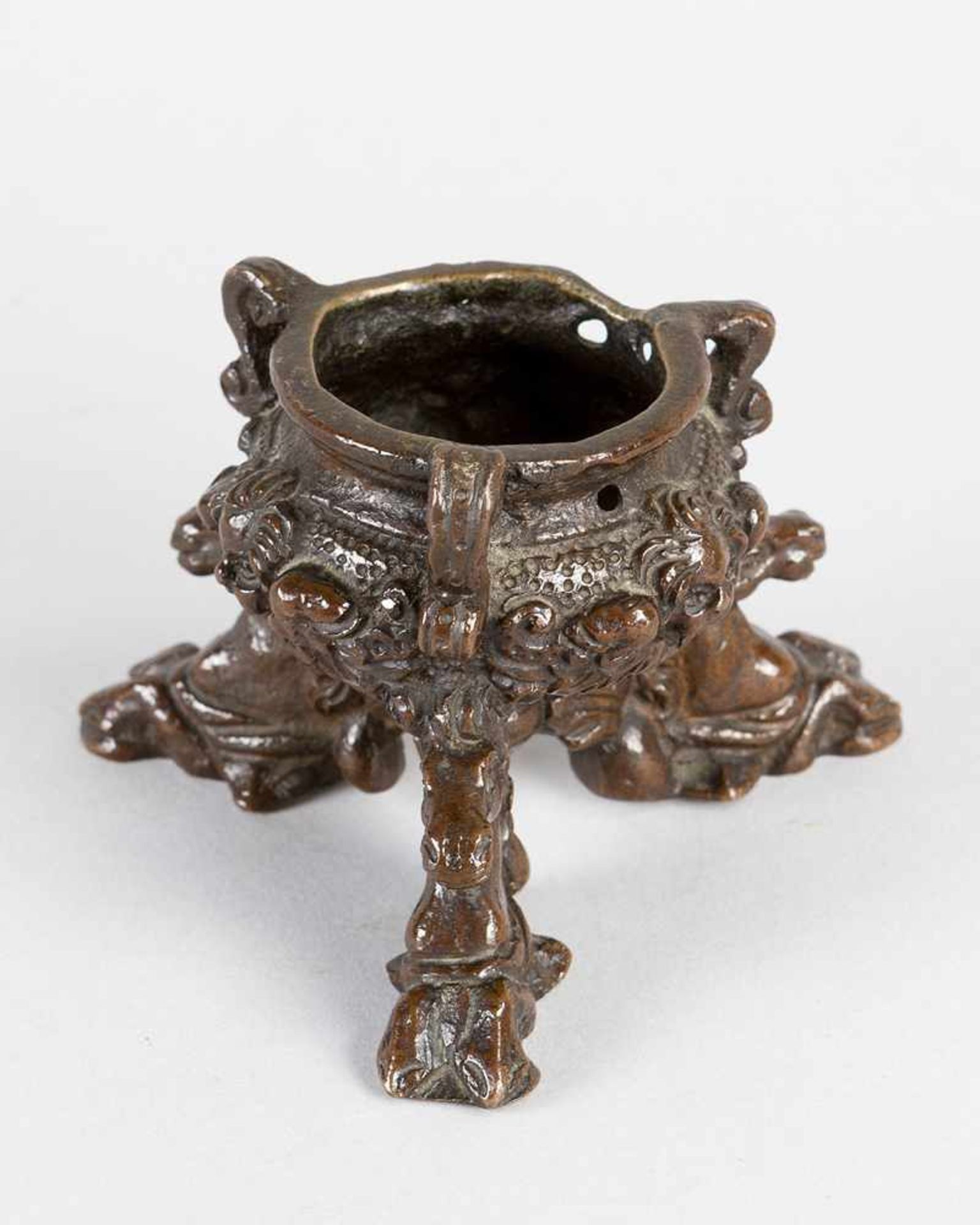 Venetian Inkwell with three feet in the form of horses. Central bowl with angels and volutes. Bronze