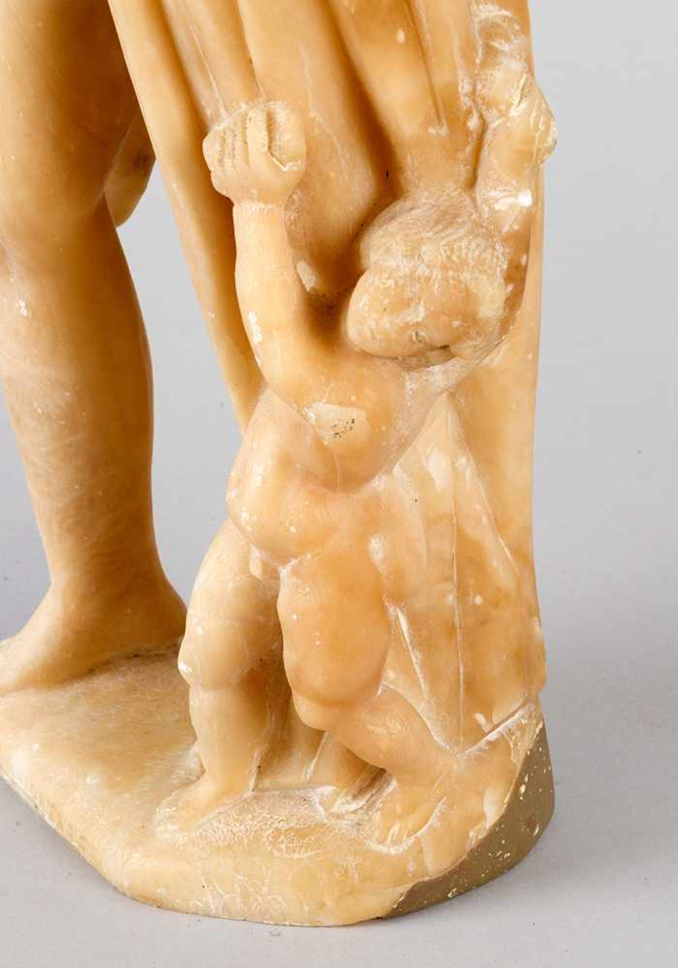 English or Dutch alabaster Sculpture. Representing possibly flora or fauna with feathered head and a - Bild 3 aus 3