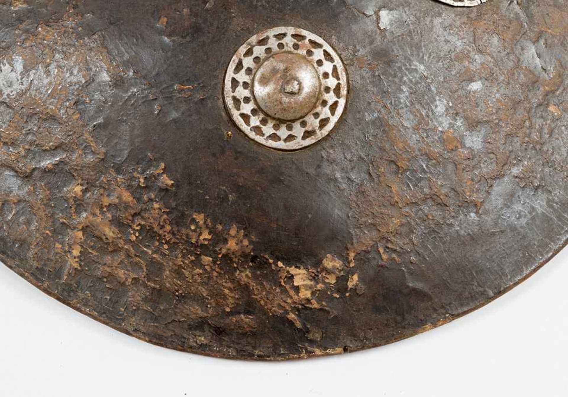 Ottoman cavalry shield, round bowed leather shield with four iron open work decorating knobs and - Bild 3 aus 3