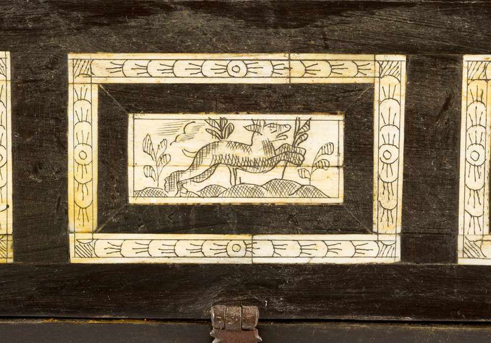 Italian casket, in rectangular shape, with one canted lid; ebonised wood with 19 I. geometrical - Bild 3 aus 3