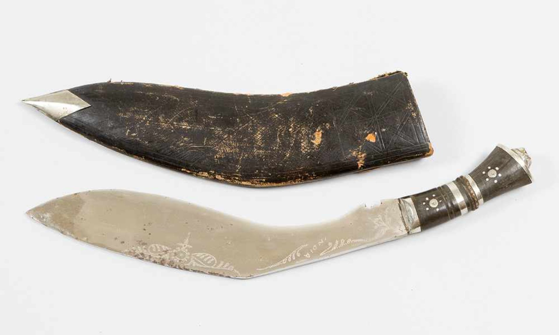 Oriental dagger, polished and decorated blade described India; wooden handgrip with metal - Bild 2 aus 3