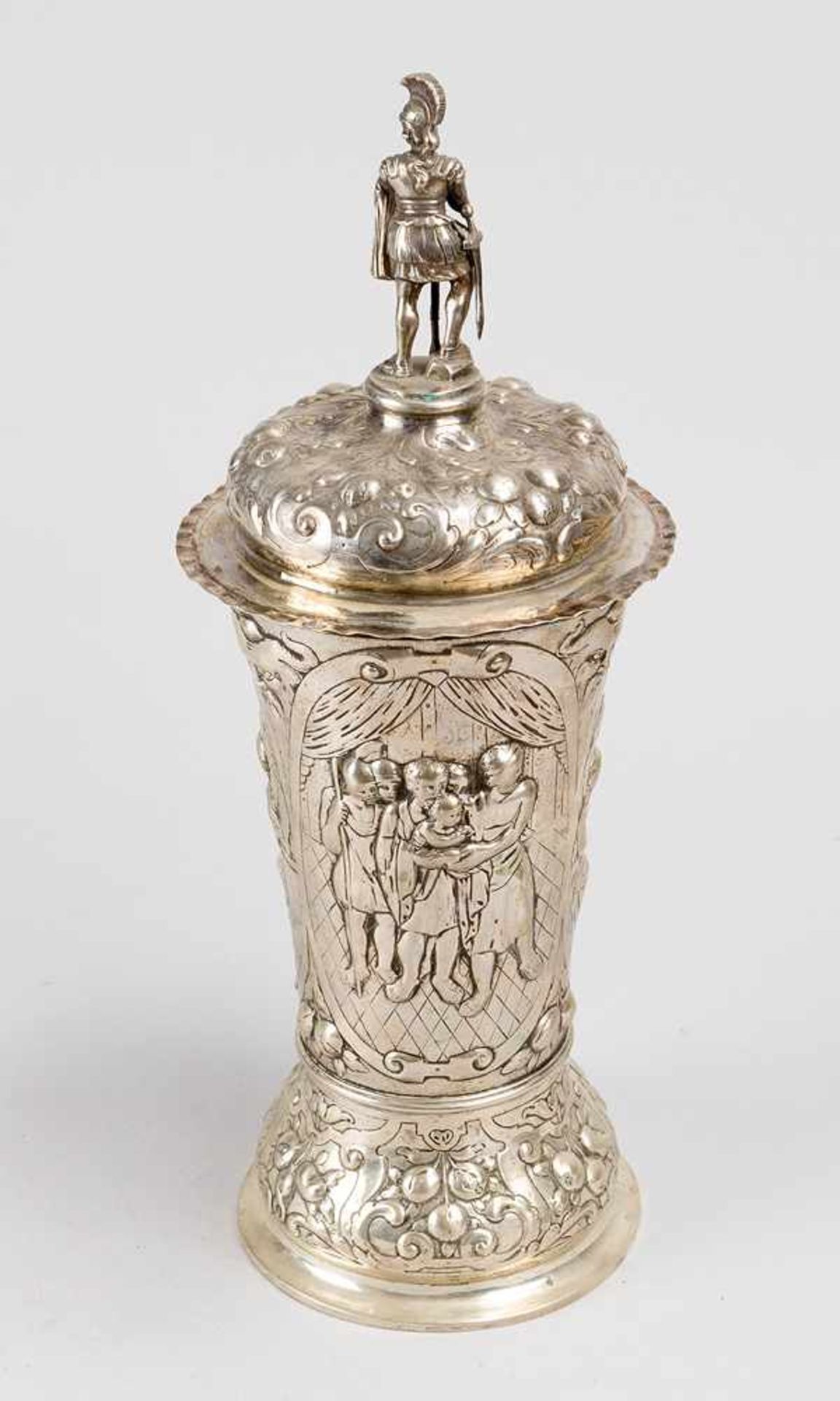Augsburg Goblet, The baker in conic round shape with three medallions showing ancient scenes; - Bild 3 aus 3