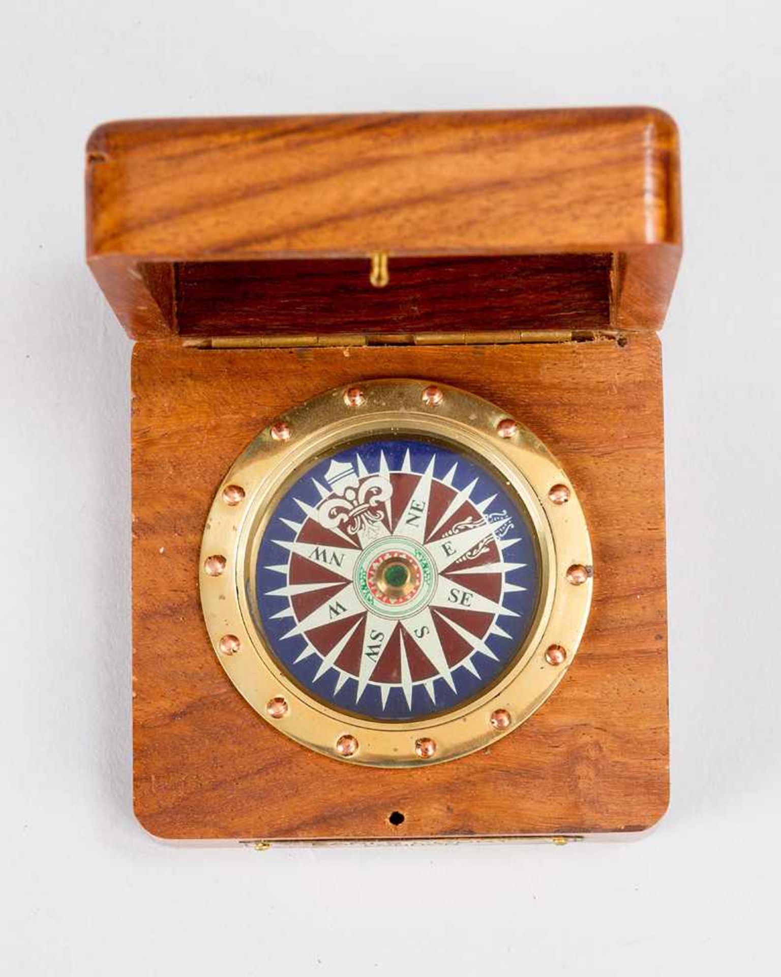 Earls Court Compass, in polished brass frame, in wooden box.7,5 x 7,5 cm- - -24.00 % buyer's premium - Bild 3 aus 3