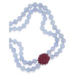 COLLIER AVEC CALCÉDOINES ET RUBIS, SIGNÉ MICHELE DELLA VALLE