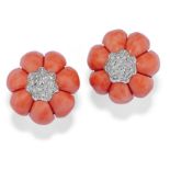 BOUCLES D'OREILLES EN OR, CORAIL ET DIAMANTS