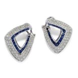 BOUCLES D'OREILLES EN OR, SAPHIRS ET DIAMANTS