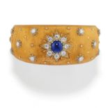 BRACELET À BANDE EN OR, SAPHIR ET DIAMANTS, SIGNÈ M. BUCCELLATI